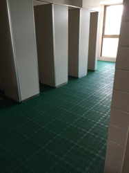 写真：施工後の個室トイレ